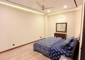 a bedroom with a bed and a mirror at City View Residence in Islamabad