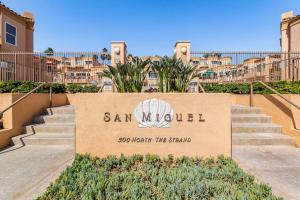 een bord voor een gebouw met trappen bij 5N-64 Beachfront On the Strand in Oceanside