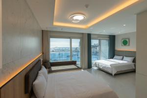 Ένα ή περισσότερα κρεβάτια σε δωμάτιο στο New CZ Nampo Hotel