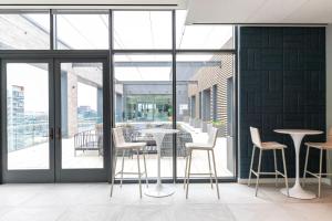 Foto de la galería de W Loop 1BR w Deck Pool Gym 3 blocks to L CHI-645 en Chicago