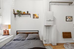 Ένα ή περισσότερα κρεβάτια σε δωμάτιο στο Cosy mini-appartment in Prenzlauer Berg +12 φωτογραφίες
