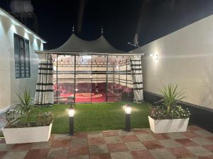 Κήπος έξω από το شاليه انسام الورد مثملة +4 φωτογραφίες