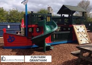 Ο χώρος παιχνιδιού για παιδιά στο Spacious 6BR Retreat, Ideal for Families & Work, Free Parking