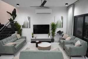 Posezení v ubytování Luxurious 3BR Apartments at Salalah