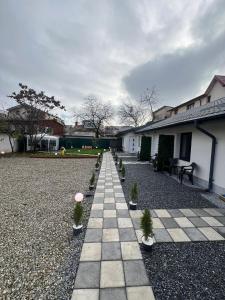 En have udenfor Rinn Residence