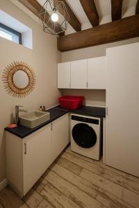 Kuchyň nebo kuchyňský kout v ubytování La Villa Eden