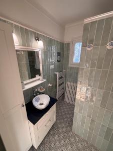 Koupelna v ubytování Ty Goe - maison à 400 m plage + 15 fotografií