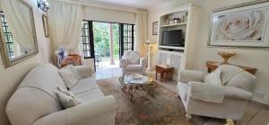 Et tv og/eller underholdning på Eden Wilds J124 - Sleeps 4