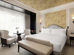 a bedroom with a large white bed and a window at Fairmont Windsor Park in Windsor