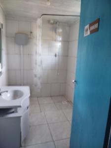a bathroom with a sink and a shower at Quarto N II Cama Individual e sofá cama solteiro in Gramado