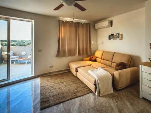 Φωτογραφία από το άλμπουμ του Modern malta σε Marsaskala