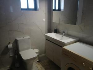 Koupelna v ubytování Country Style Home + 22 fotografií