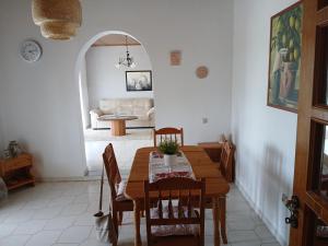 a dining room with a wooden table and chairs at Country Style Home in Mesopótamon