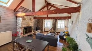 Μια τηλεόραση ή/και κέντρο ψυχαγωγίας στο Cosy Eglantine and Planta - Clémenceau Hypercentre