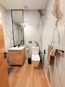 Koupelna v ubytování Apartamentos NICE CENTRAL BUILDING