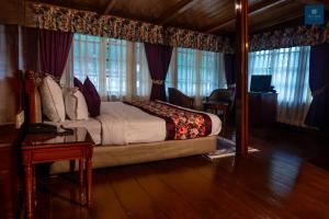 Ένα ή περισσότερα κρεβάτια σε δωμάτιο στο Divine Himalayan Resort, Darjeeling