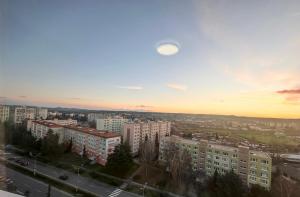 Nespecifikovaný výhled na destinaci Rimavská Sobota nebo výhled na město při pohledu z apartmánu