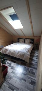 a bedroom with a bed in a attic at Haut Doubs Plaisir SPA in Chamesol