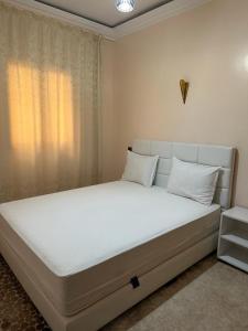 Ένα ή περισσότερα κρεβάτια σε δωμάτιο στο Jannat Résidence