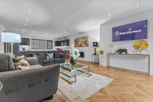 Χώρος καθιστικού στο Pass the Keys Super King Penthouse Minutes from Arndale Centre