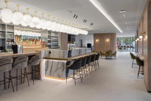 Ο χώρος του lounge ή του μπαρ στο Campanile PRIME - Smart Lyon Chaponost
