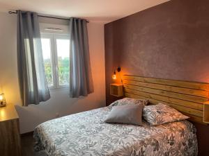 Ένα ή περισσότερα κρεβάτια σε δωμάτιο στο Le Cosy Five maison moderne