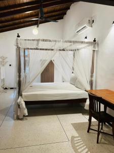 Ένα ή περισσότερα κρεβάτια σε δωμάτιο στο Baba Place Thalpe