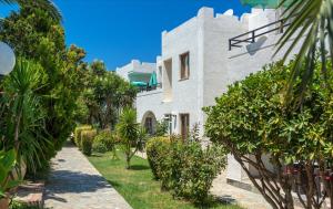 Κήπος έξω από το Castle Suites Hotel