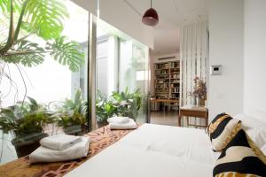 En eller flere senge i et værelse på Casa Boutique San Bernardo, con jacuzzi y parking.