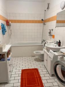 Koupelna v ubytování Je ein Zimmer in einer 4 Raum Wohnung, Szene, Parks und Top Lage