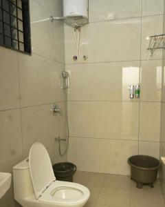 Ένα μπάνιο στο JUNGLE FARMS By MAARK INN