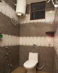 Ένα μπάνιο στο JUNGLE FARMS By MAARK INN