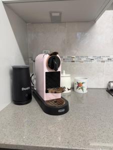 Η κουζίνα ή μικρή κουζίνα στο A beautiful stylish home in city centre