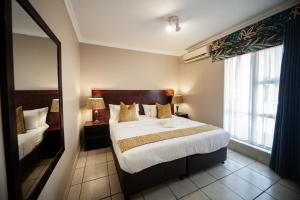 Ένα ή περισσότερα κρεβάτια σε δωμάτιο στο Hotel @ Tzaneen +68 φωτογραφίες
