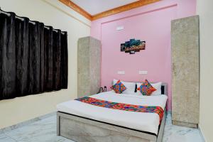 Ένα ή περισσότερα κρεβάτια σε δωμάτιο στο FabHotel Golden Inn I