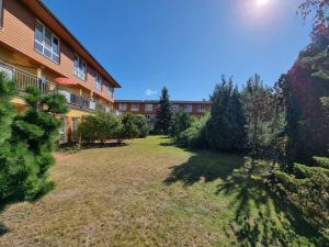 an empty yard in front of a building at Ostseepark in Zempin +71 photos