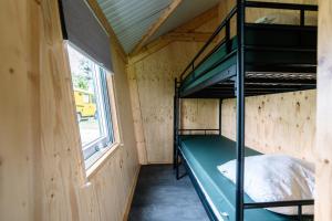 Μία ή περισσότερες κουκέτες σε δωμάτιο στο Campingpark de Linie