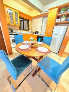 Η κουζίνα ή μικρή κουζίνα στο Finikoudes Fabulous Apartment