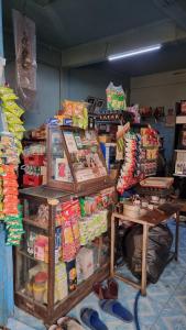 Et supermarked eller andre butikker i lejligheden eller i nærheden