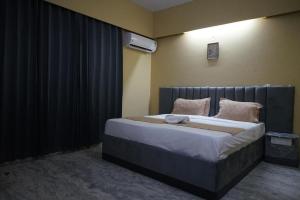 Giường trong phòng chung tại Hotel Fortune Stay