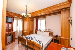 Ένα ή περισσότερα κρεβάτια σε δωμάτιο στο Hotel BRILANT ANTIK City Center