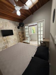 TV a/nebo společenská místnost v ubytování Bertioga litoral