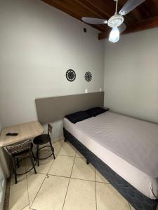 Postel nebo postele na pokoji v ubytování Bertioga litoral