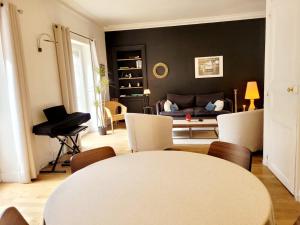 a living room with a table and a couch at La maison de jade - Demeure de charme avec parking in Nantes