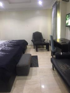 Galeriebild der Unterkunft Valley Point Hotel and Suites55 in Sangotedo