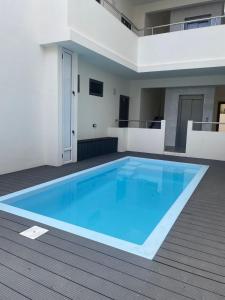 Πισίνα στο ή κοντά στο 3-Bedroom Apt with Oceanviews, 1min Walk to Beach - NYHA2