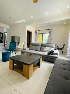 Χώρος καθιστικού στο 3-Bedroom Apt with Oceanviews, 1min Walk to Beach - NYHA2 +53 φωτογραφίες