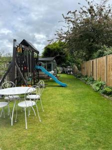 Zahrada ubytování Tastefully decorated 3 bed home