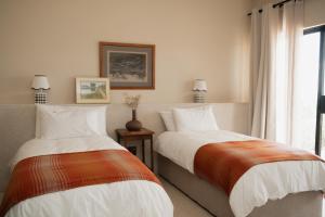 two beds sitting next to each other in a bedroom at Bergendam Eco Lodge in Venterstad