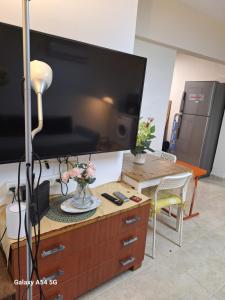 Afbeelding uit fotogalerij van Charming beach 2 room flat in Haifa